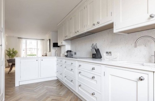 South Kensington House | Modern, Pristine 4bed 3bath, South Kensington