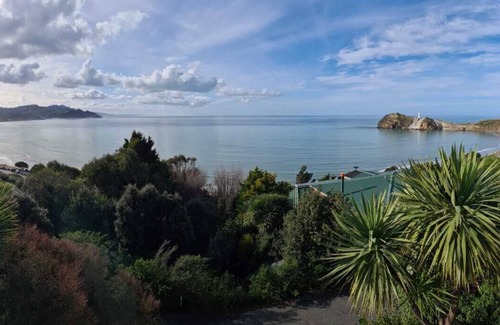 Castlepoint House | Modern private house with stunning ocean viewsn
