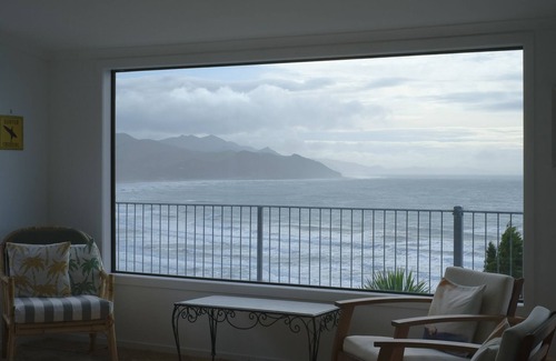 Castlepoint House | Modern private house with stunning ocean viewsn