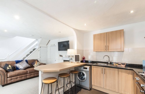 Exeter House | Modern Quirky Exeter City Cottage 2 min walk/shops