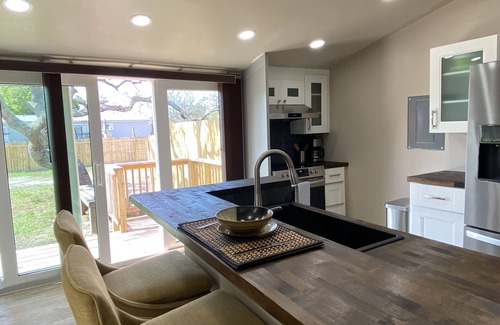 Cocoa House | Modern Ranch Studio With a Beautiful Round Porch