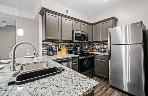 Fossil Creek Apartment | Modern Refined 2BR 2BA Apartment with Pool Access