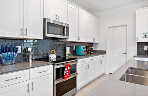 Campbell Villa | Modern Resort House | Pool Wi-Fi Minutes to Disney