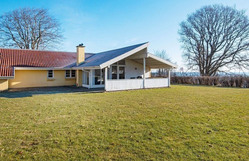 Hvidbjerg Strand House | Modern Retreat by Water - By Traum Ferienwohnungen