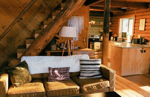 Garden Valley Cabin | Modern romantic 2-bed log cabin in the forest