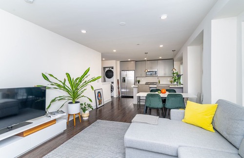 Olde Kensington Apartment | Modern Room in Trendy Philly W/Private Bathroom