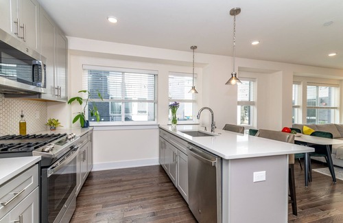 Olde Kensington Apartment | Modern Room in Trendy Philly W/Private Bathroom