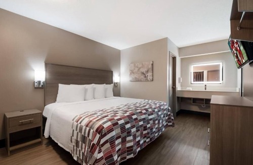 Graysville Hotel | Modern Room w/Free Parking & Convenient Access to I-75, Ideal for Travelers.