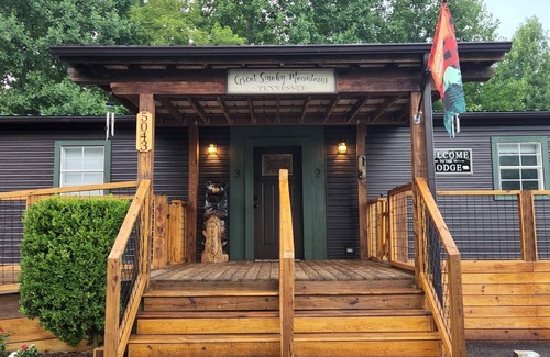 Rocky Grove Apartment | Modern & Rustic Apt (3beds) Across From Natl Park!