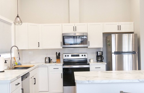 Sand Lake Apartment | Modern Rustic Apt (Newly Remodeled) near the Airport
