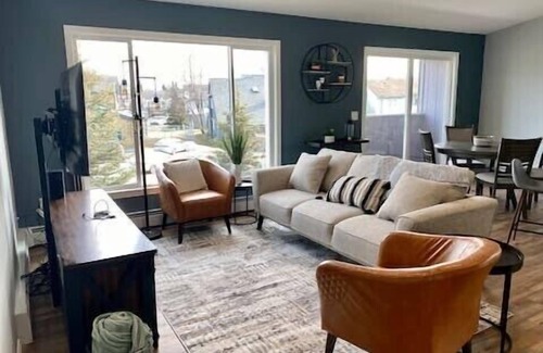 Sand Lake Apartment | Modern Rustic Apt (Newly Remodeled) near the Airport
