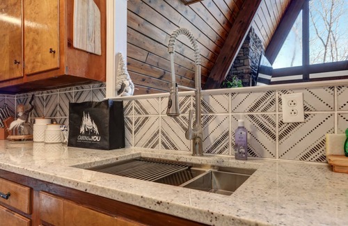 Tate Ski Chalet | Modern rustic vibes & mountain views! - Cozy Days Hideaway