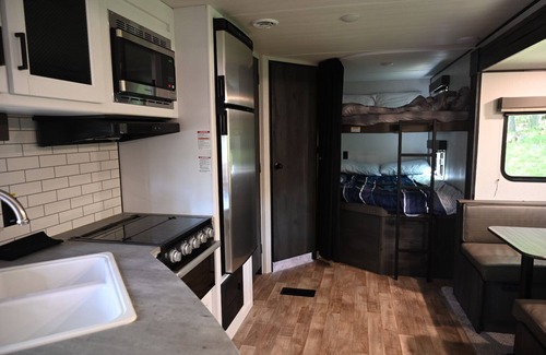 Catskill House | Modern RV Camper #1 - Pet Friendly & Surrounded by Nature