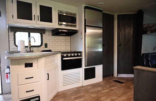 Catskill House | Modern RV Camper #1 - Pet Friendly & Surrounded by Nature
