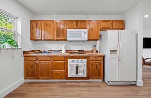 Sailboat Bend Apartment | Modern Sailboat Bend Condo – Spacious 2BR/2BA