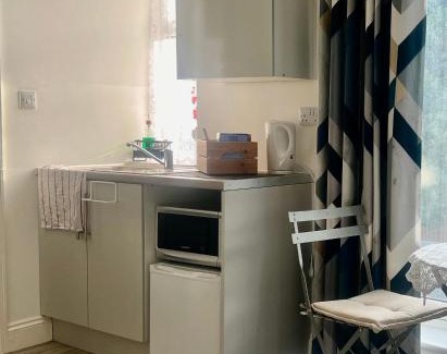 Higham Hill Apartment | Modern self contained studio flat