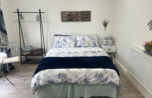 Higham Hill Apartment | Modern self contained studio flat