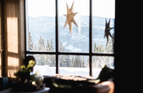 Nord-Aurdal Villa | Modern ski-in/ski-out cabin in Norway – all included for your mountain getaway