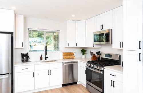 Austin House | Modern South Austin Home - 7 miles to Downtown