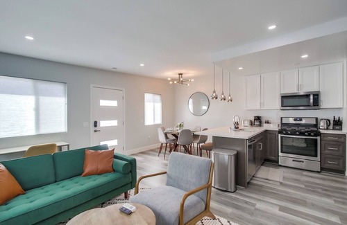 Golden Hill House | Modern Spa Beach Getaway