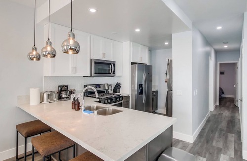 Golden Hill House | Modern Spa Beach Getaway