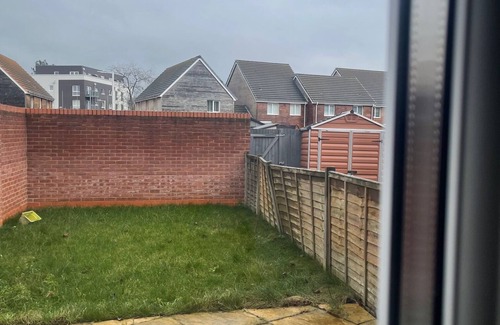 Dartford House | Modern & Spacious 3-Bedroom Home in Dartford – Ideal for Families & Contractors