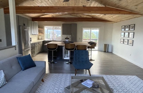 Bryn Mawr-Skyway House | Modern Spacious Home with Epic Lake Views