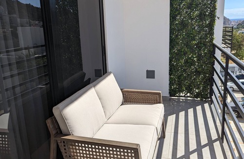 Libertad Condo | Modern, spacious condo w/pool. Close to Downtown.
