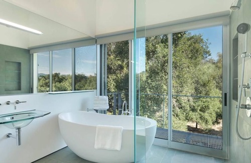 Ojai House | Modern spiritual oasis in East End orange groves