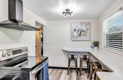 Green Bay House | Modern Stadium Home- Walking Distance to Lambeau