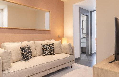 Barrio de La Latina Apartment | Modern Stay in La Latina for 3 - Vibrant Madrid Location Latina Toledo VII