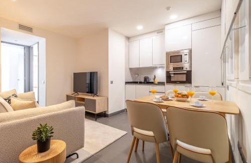 Barrio de La Latina Apartment | Modern Stay in La Latina for 3 - Vibrant Madrid Location Latina Toledo VII