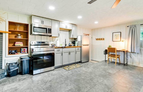 Ballston Spa Apartment | Modern Studio < 13 Mi to Saratoga Racetrack!