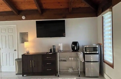 Golfview Harbor Apartment | Modern Studio 5mins from Beach and Downtown Delray