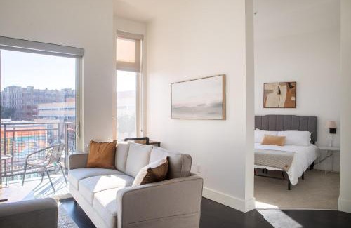 Milwaukee Apartment | Modern Studio Apt with Skywalk to Fiserv, Rooftop, and Parking
