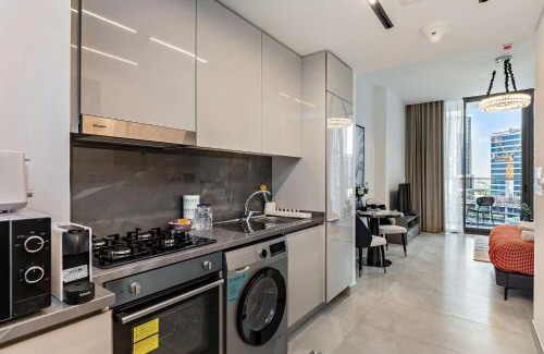 Business Bay Apartment | Modern Studio at Paragon with City View