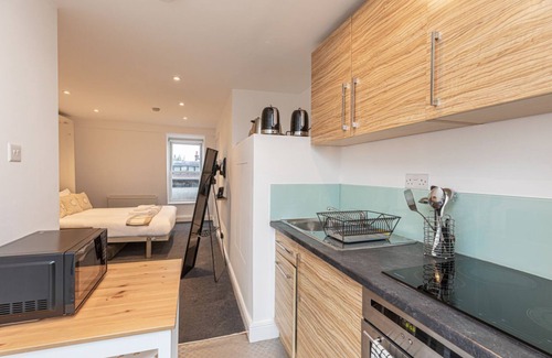 Chelsea Riverside Apartment | Modern studio flat w/balcony on the King’s Road in Chelsea, London