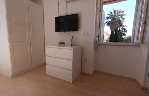 Split Apartment | Modern studio in a superb location