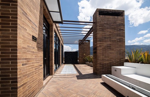 Chico Norte III Apartment | Modern Studio in Chico