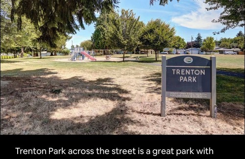 Kenton Apartment | Modern Studio in Terrific Portland with AC, WiFi