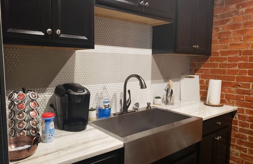 Corryville Apartment | Modern Style and Comfort near UC