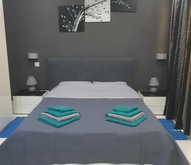 Santa Maria Estate Apartment | Modern, stylish & comfortable 3 bedroom apartment with jacuzzi and private yard with barbeque