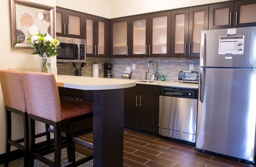 McNeil Condo | Modern Suite | 24h Business Center Access + Pool