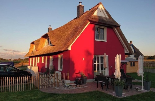 Zierow House | Modern thatched house close to the beach between Boltenhagen and Wismar; with sauna and fireplace.
