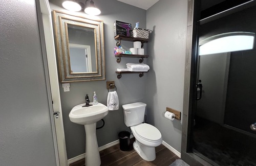 Edinburg Apartment | Modern themed guest suite-10 minutes from UTRGV!