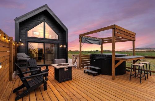 Bynum Apartment | Modern Tiny Cabin, with Hot tub in Choteau MT