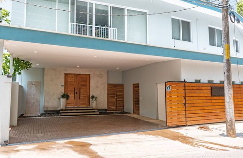 Manuel Antonio House | Modern Tower 7 Bdrms- AC,Ktchn,Elevator -19 guests