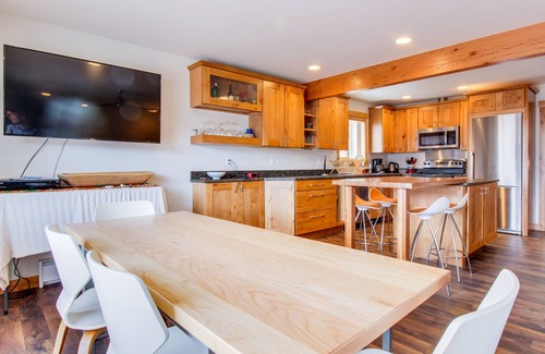 Purgatory Condo | Modern Townhouse w/WiFi, Ski & Mountain Views, Pool - Walk to Slopes