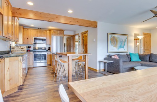 Purgatory Condo | Modern Townhouse w/WiFi, Ski & Mountain Views, Pool - Walk to Slopes