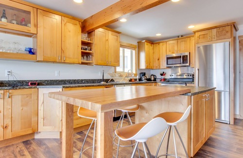 Purgatory Condo | Modern Townhouse w/WiFi, Ski & Mountain Views, Pool - Walk to Slopes